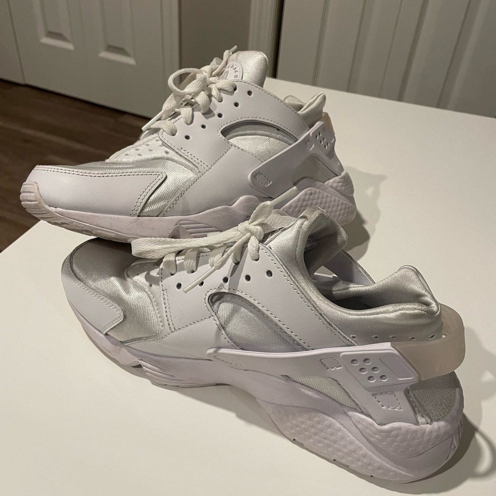 Nike air huarache size men’s 8 like new